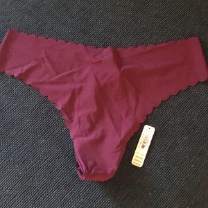 NWT Victoria’s Secret Scalloped Thong